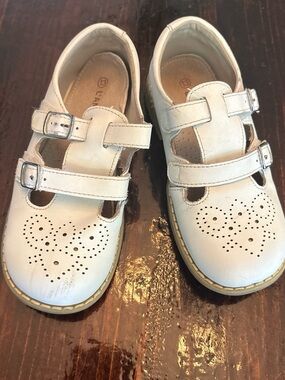 L'Amour Cream Girls Double-Strap Perforated Mary Jane Shoes